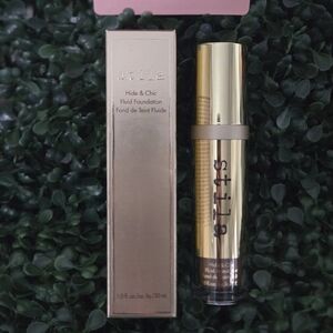 Stila Hide & Chic Fluid Foundation Deep 4 NIB